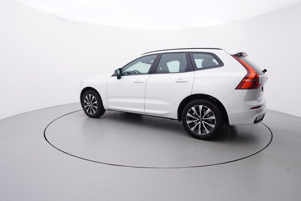 Volvo XC60, Plus Dark 2.0 B4 145 kW - fotka 3