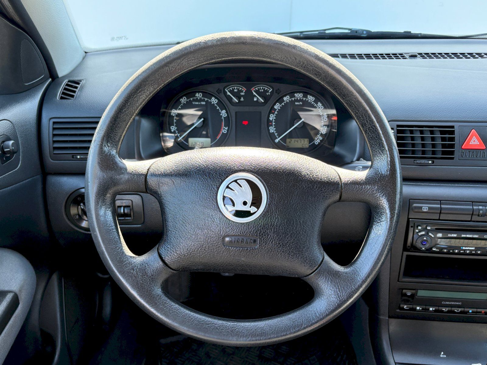 Škoda Octavia, Combi 2.0i / 85 kW / AMBIENTE - fotka 6