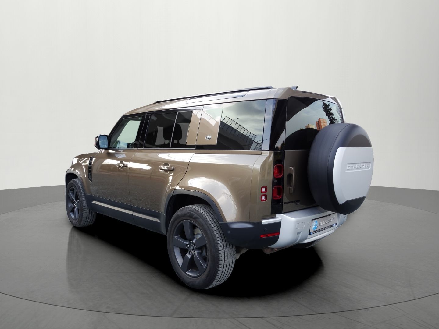 Land Rover Defender, 110 D300 221kW Black Packet ČR - fotka 3