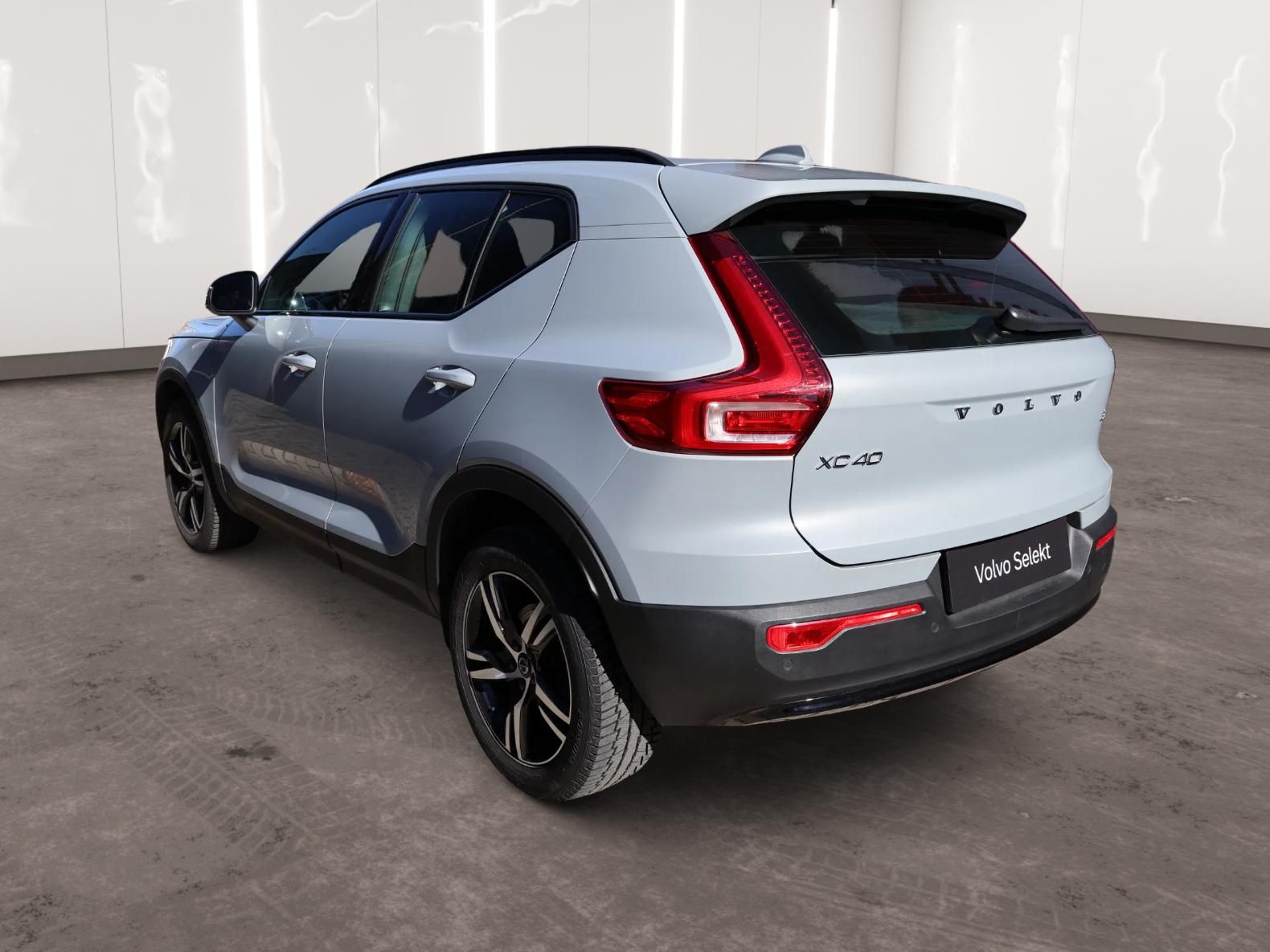 Volvo XC40, Plus, B3 Mild hybrid, Benzín, - fotka 2