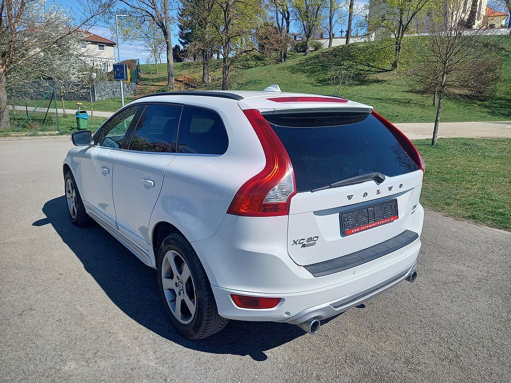 Volvo XC60, 2.4D5 151kw+R-Design+ROZVODY!! - fotka 4
