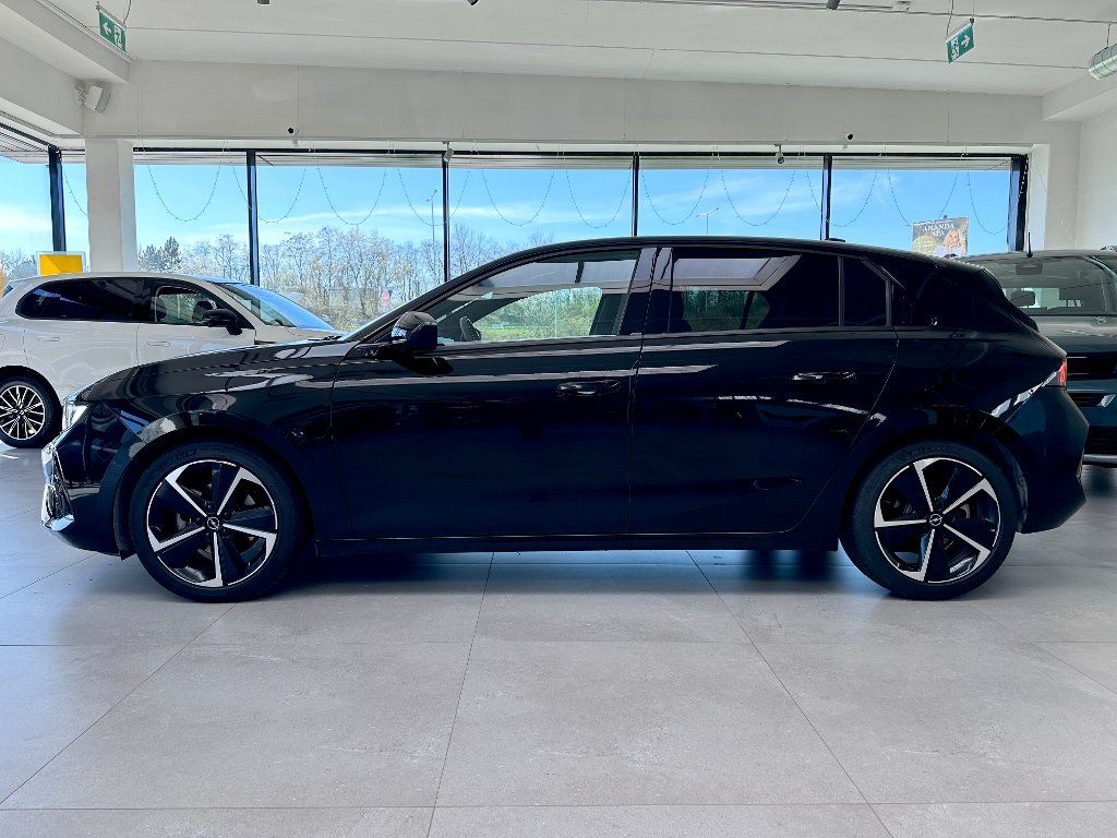 Opel Astra, GS Line 1,2 Turbo AT8 - fotka 2