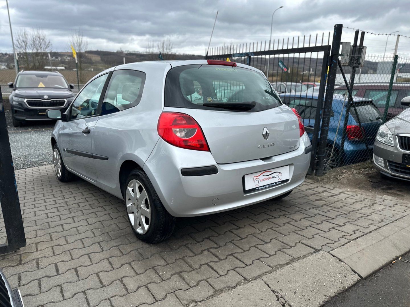 Renault Clio, 1.2i 100%KM, PĚKNÝ STAV - fotka 3