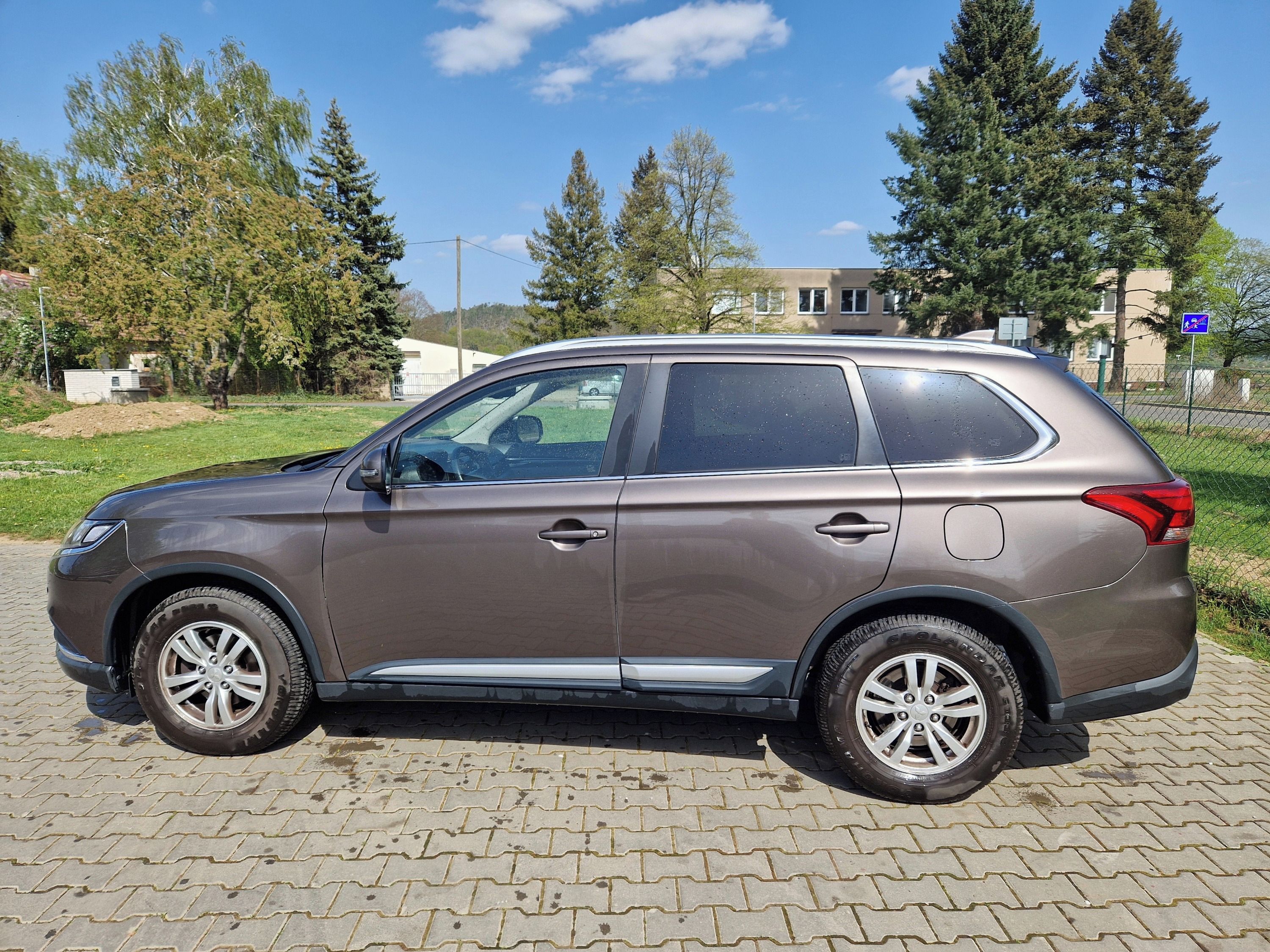 Mitsubishi Outlander, 2.0 benzin, automat, 1 vl.