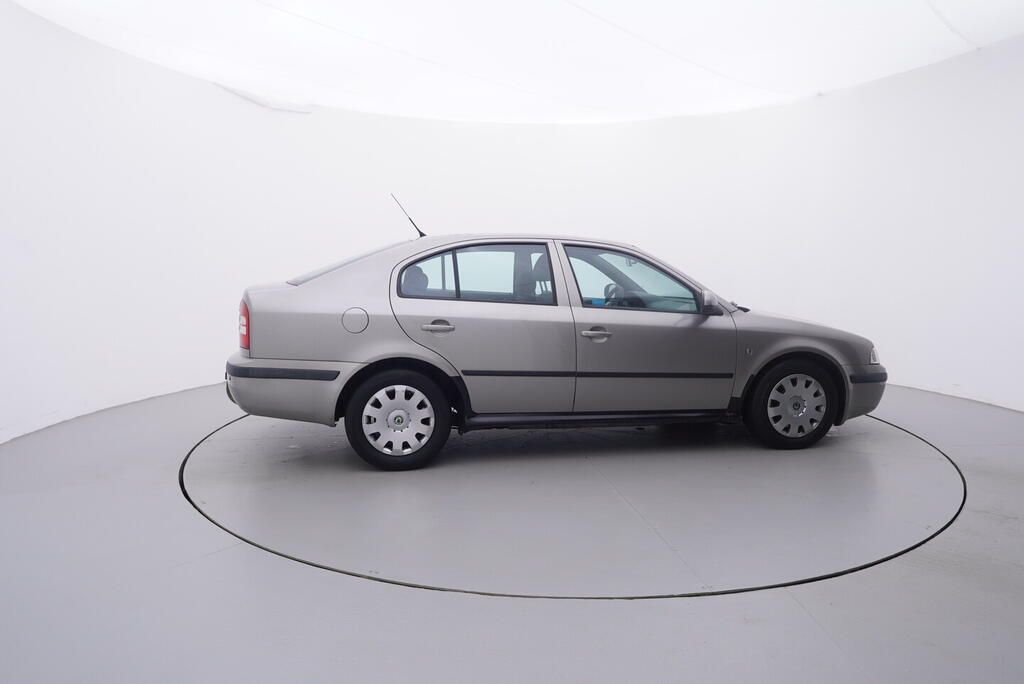 Škoda Octavia, Tour 1.6 16V 75 kW - fotka 6