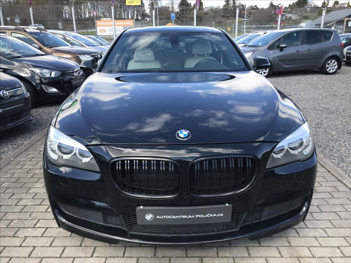 BMW Řada 7, 3,0   xDrive M-paket - fotka 3