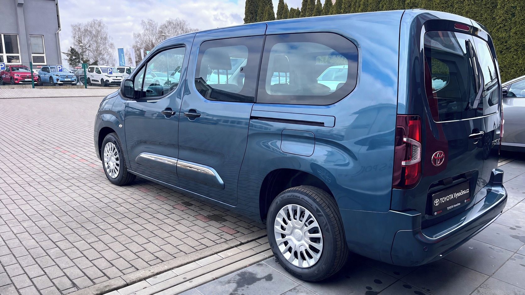 Toyota Proace City Verso, Long 1,2i 110PS Business 7s - fotka 2