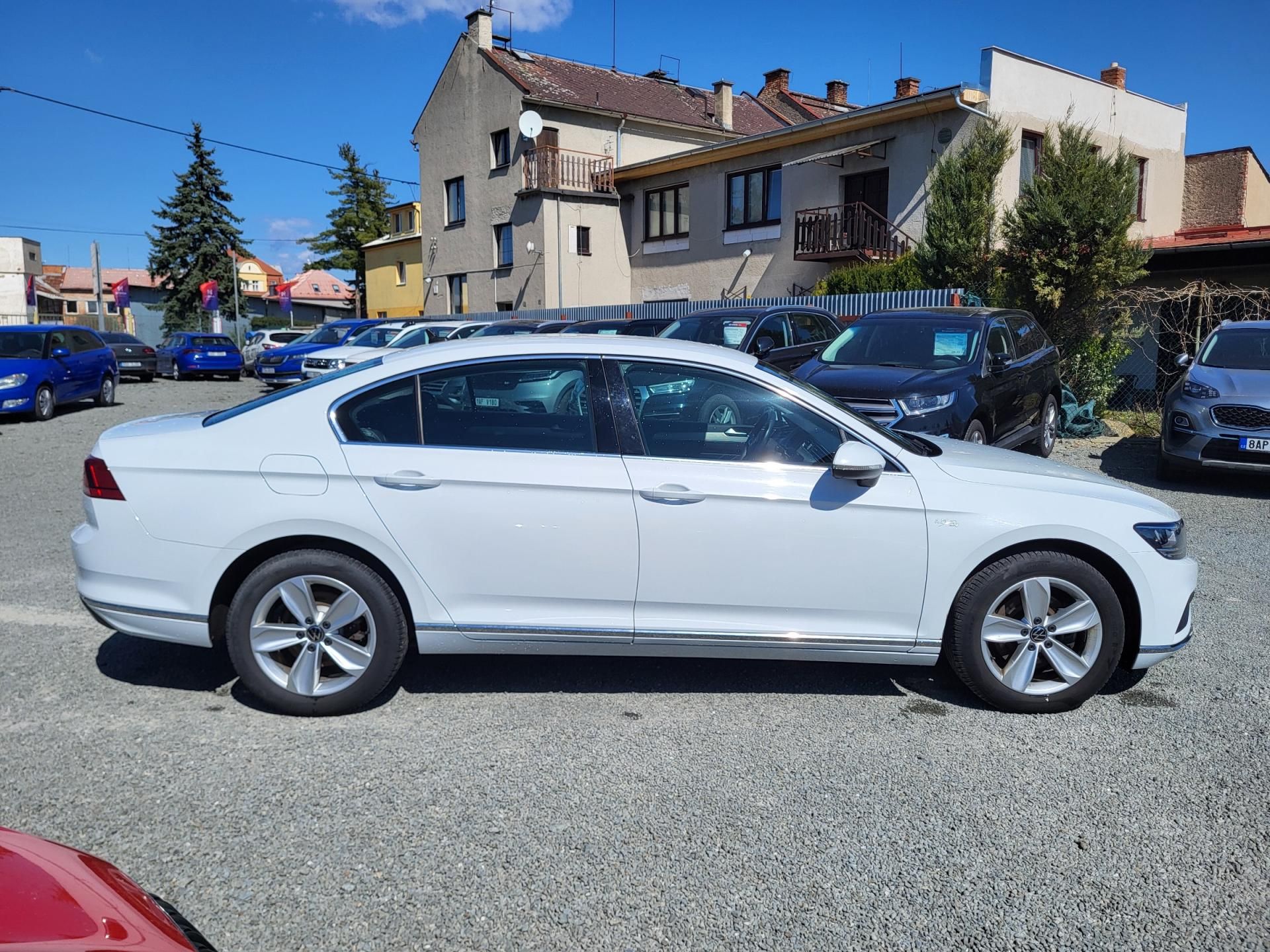 Volkswagen Passat, SEDAN 2.0 TDi ELEGANCE *ČR - fotka 5