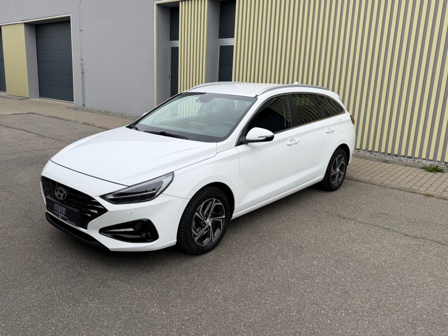 Hyundai i30, Com. 1.6CRDi ČR! 1.maj.! STYLE - fotka 2
