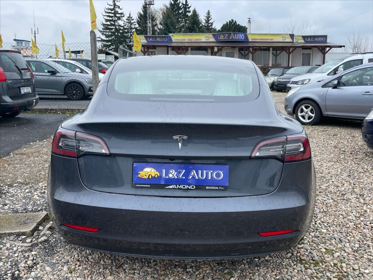 Tesla Model 3, SOH 85 % - fotka 5