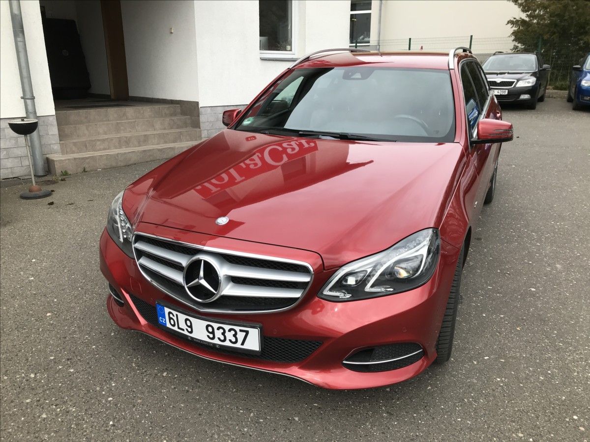 Mercedes-Benz Třídy E, 2,1 CDi 100kW Combi MT - fotka 4