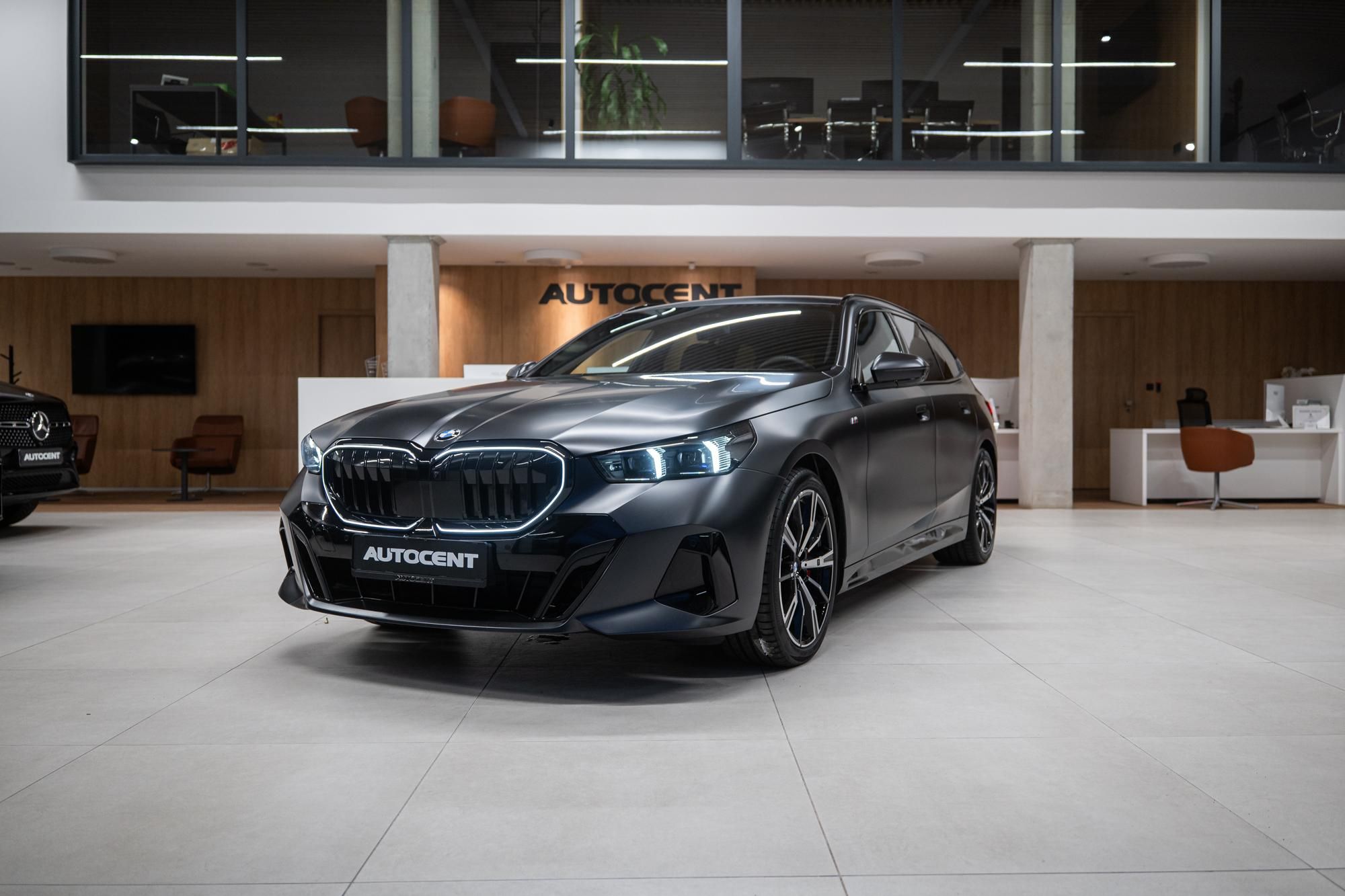 BMW Řada 5, 540xd M-SPORT INDIVIDUAL PANO - fotka 2