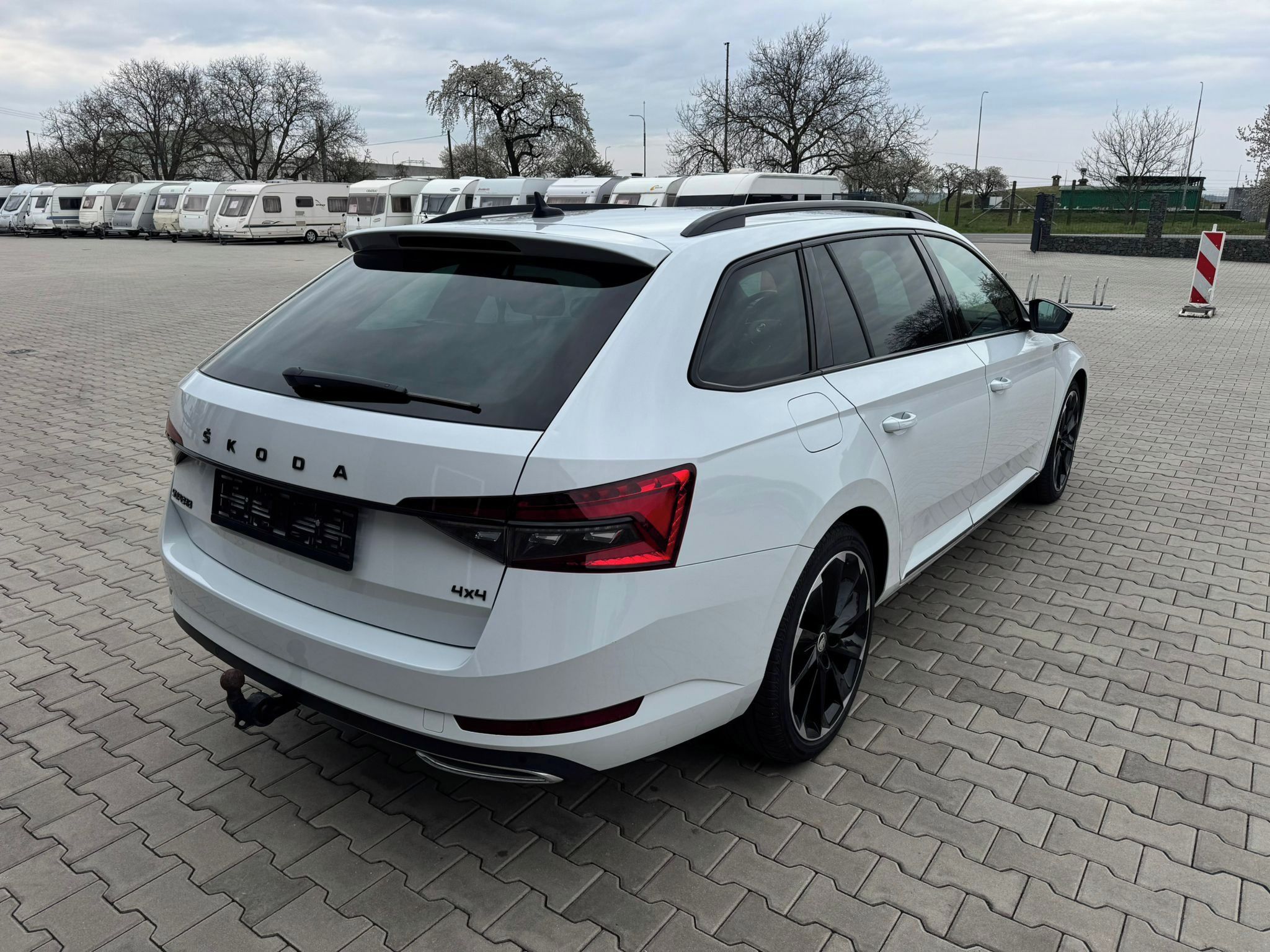 Škoda Superb, sportline, dsg, 4x4, tažné - fotka 5
