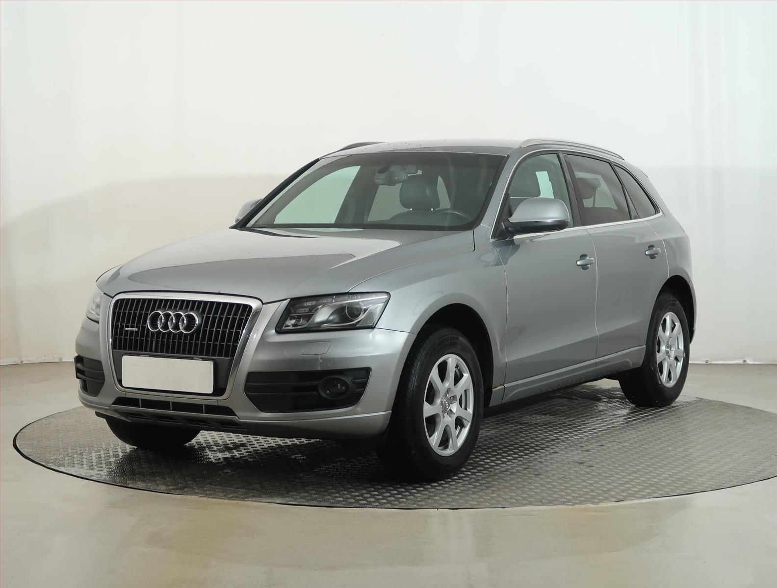 Audi Q5, 2.0 TDI, basis, 4X4, Automat - fotka 2