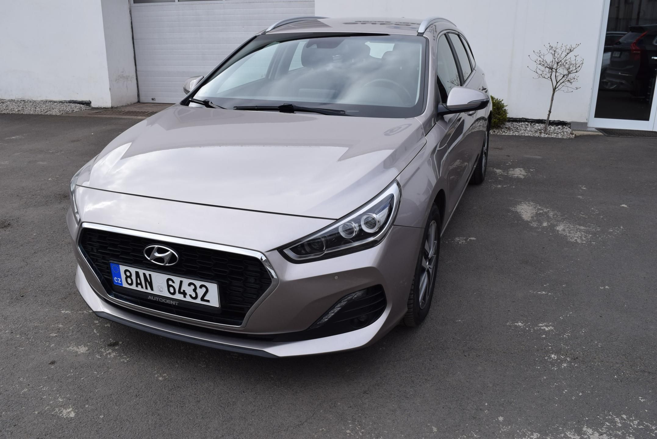 Hyundai i30, 1.6CRDi 85kw STYLE 7°AUTOMAT - fotka 2