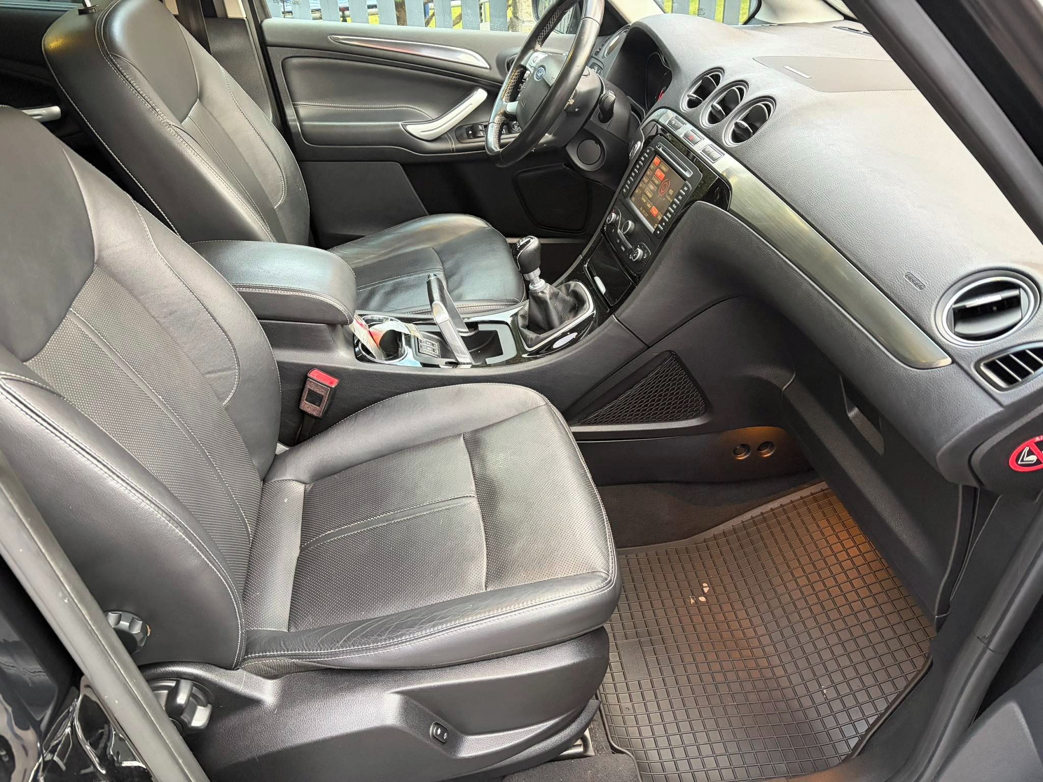 Ford S-MAX, 200 KONÍ, PLNÁ VÝBAVA, NOVÁ TK - fotka 5