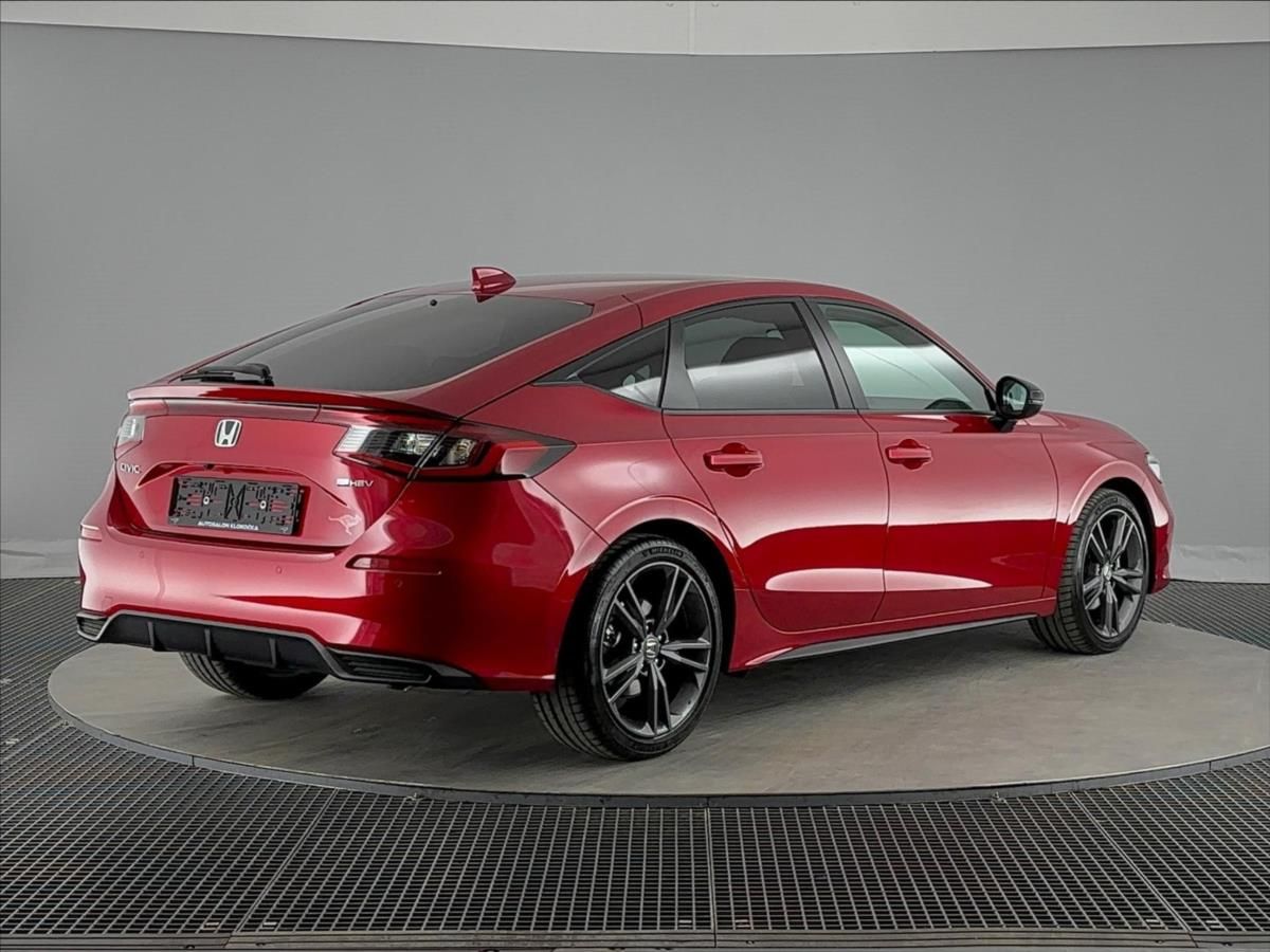 Honda Civic, 2,0 Benzín eHEV  I-MMD - fotka 2