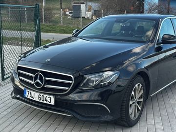Mercedes-Benz E 220d | Automat