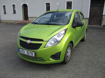 1.0 - jen 37000 km, nové STK