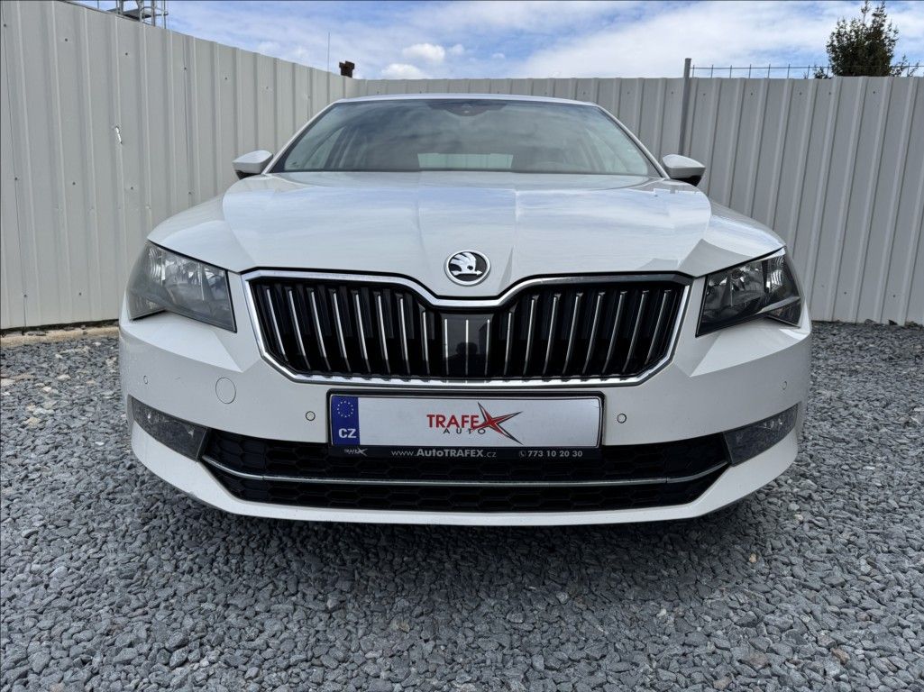 Škoda Superb, 2,0 TDI 140kW ACC - fotka 2