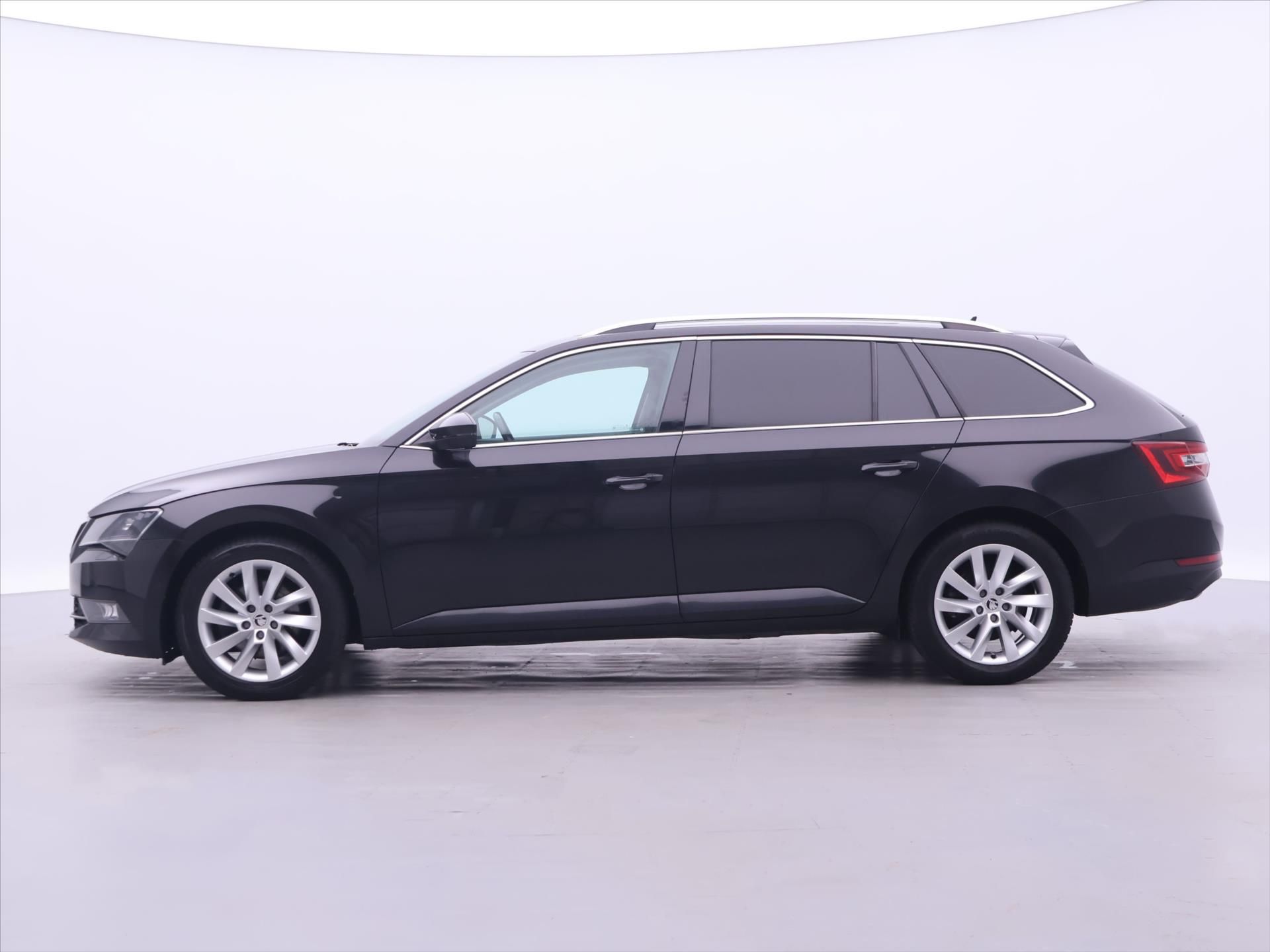 Škoda Superb, 1,6 TDI DSG Style Panorama - fotka 4