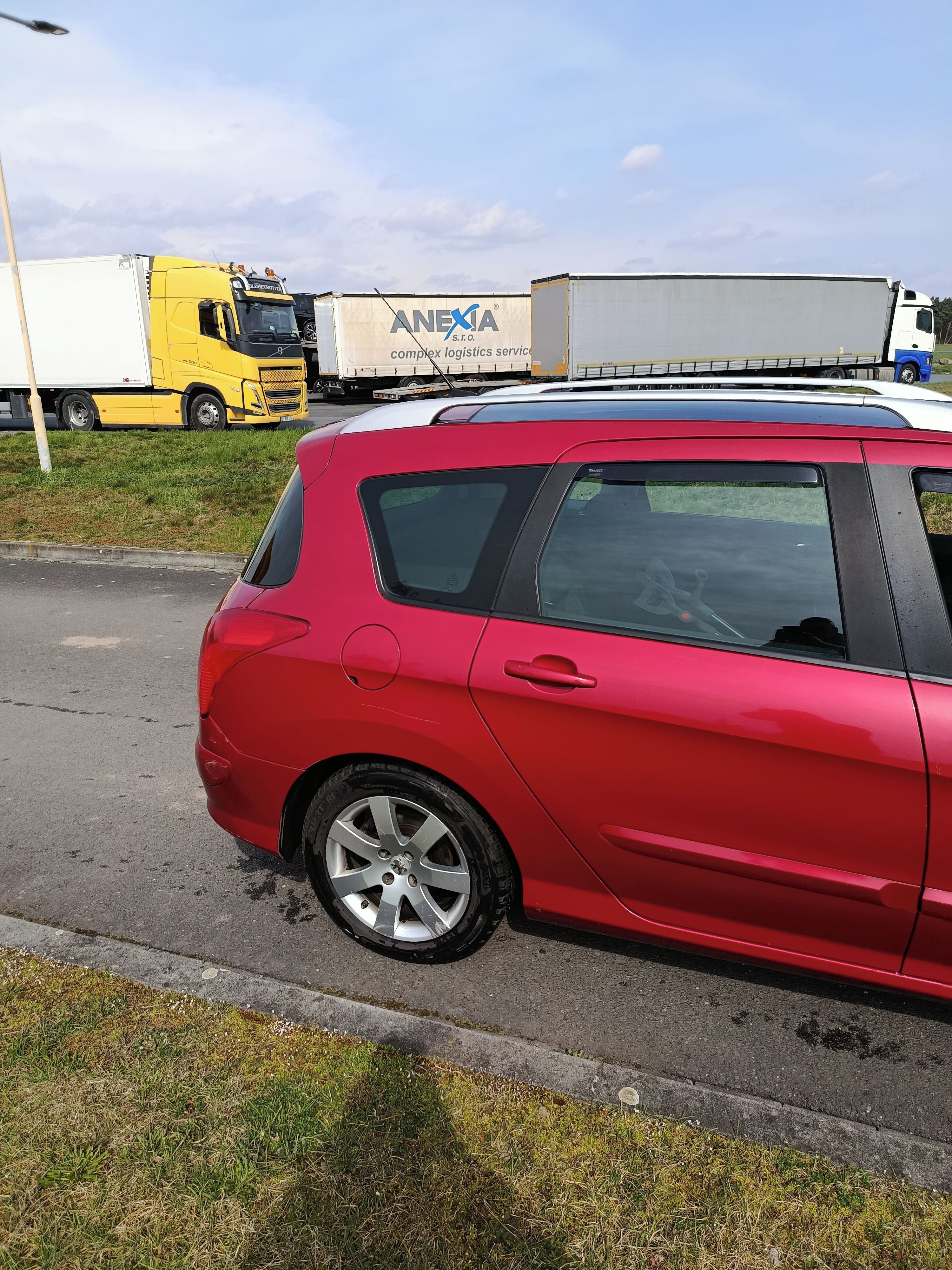 Peugeot 308, PEUGEOT 308 SW-1,6 VTi 88 KW - fotka 6