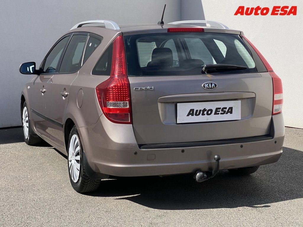 Kia Cee´d, 1.6 i,AC,tažné - fotka 6