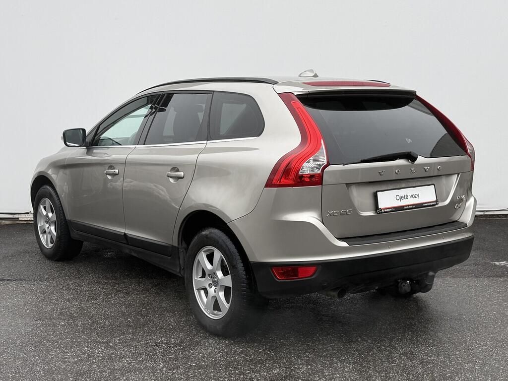 Volvo XC60, Momentum 2.0 D3 120 kW - fotka 6