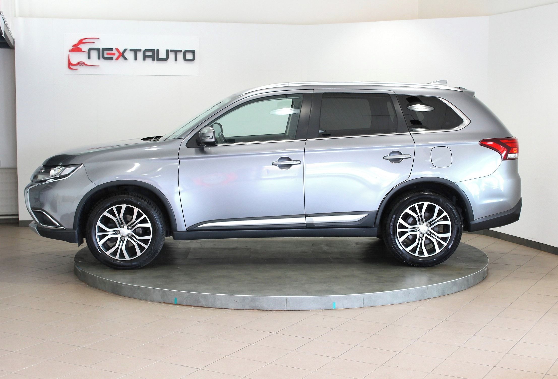 Mitsubishi Outlander, 2.0 ClearTec 110kW EDITION 100 - fotka 2