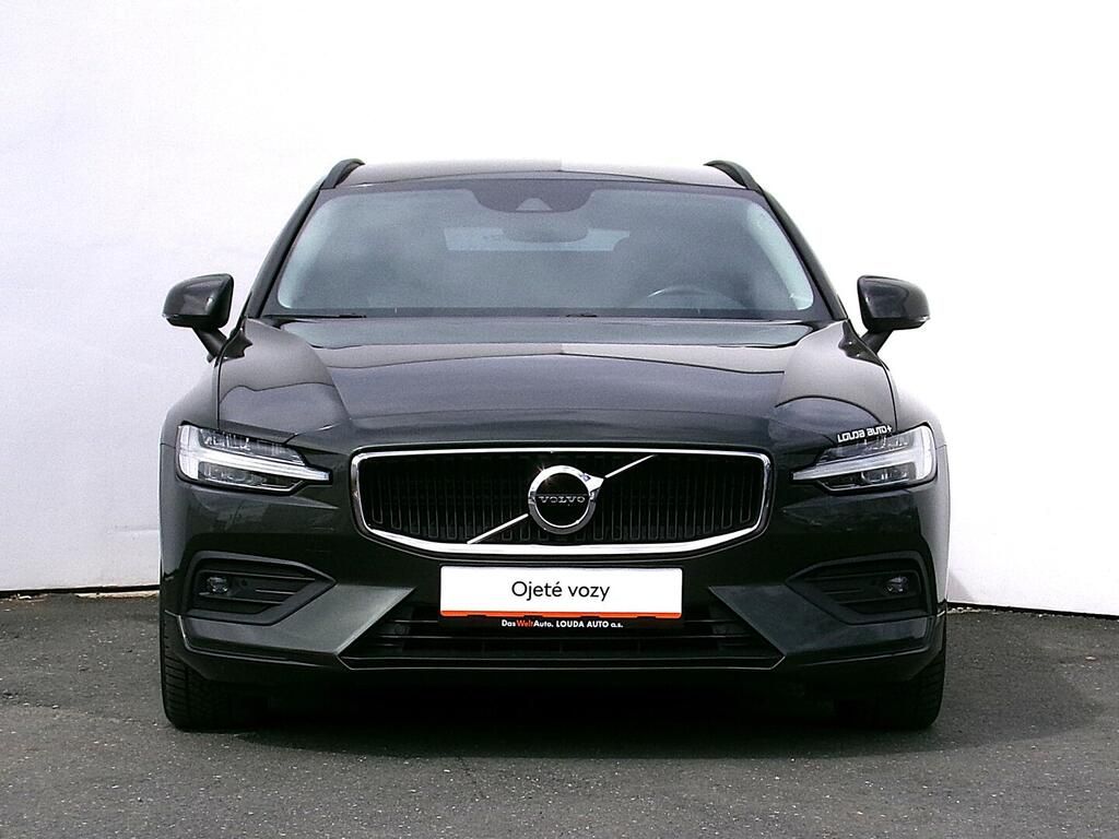 Volvo V60, Momentum 2.0 140 kW - fotka 4