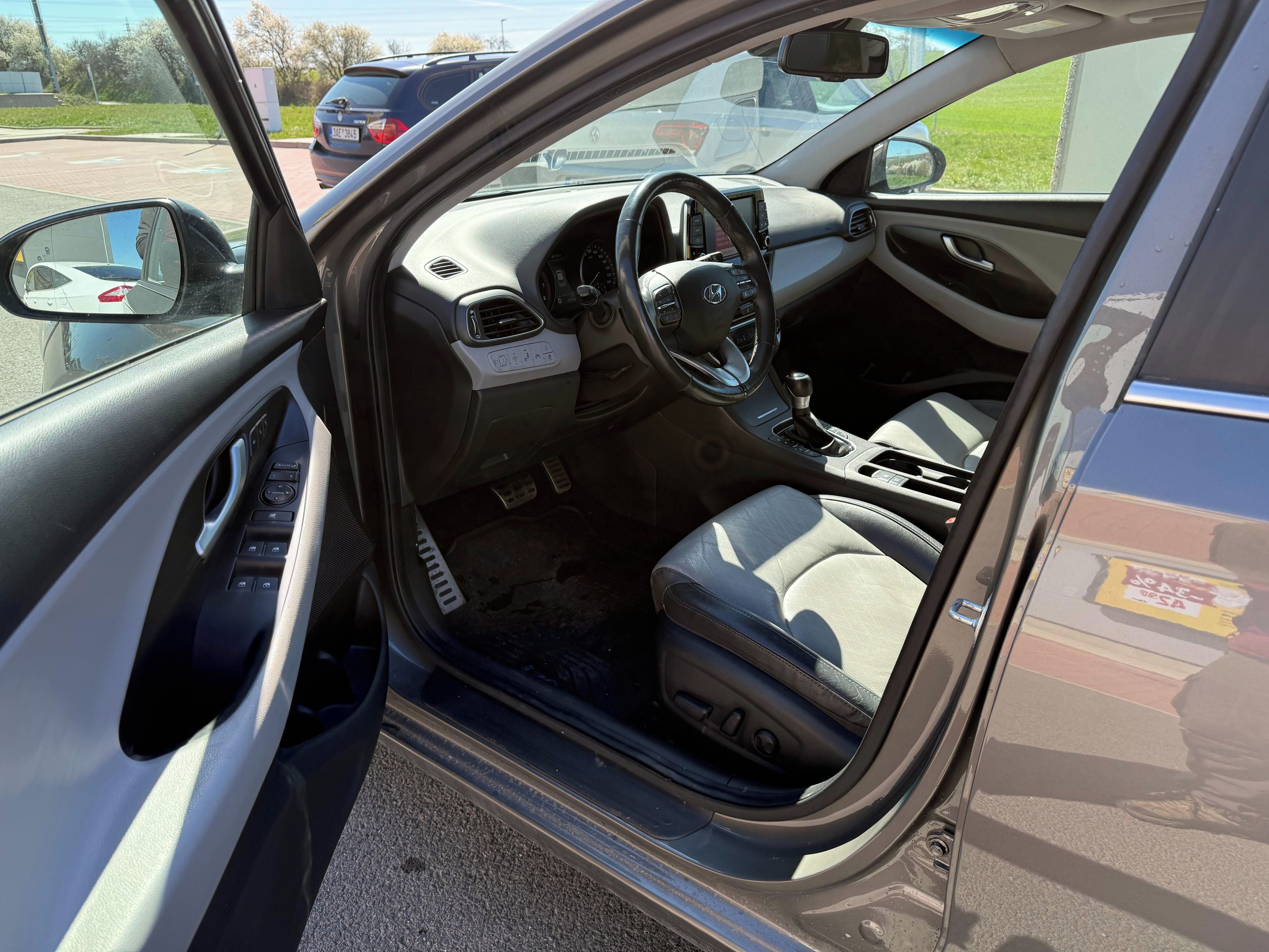 Hyundai i30, 1.4i 103kW maximální výbava - fotka 5