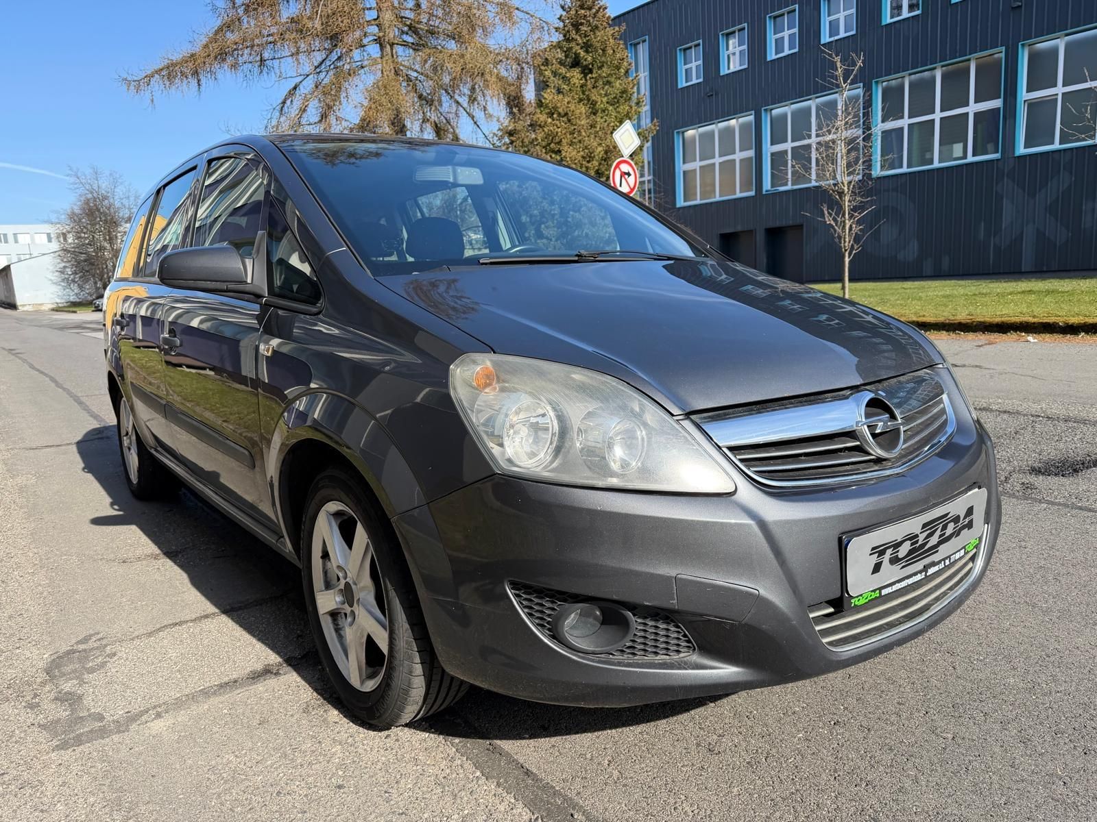 Opel Zafira, 1,6 16V 7- místný + pneu - fotka 6