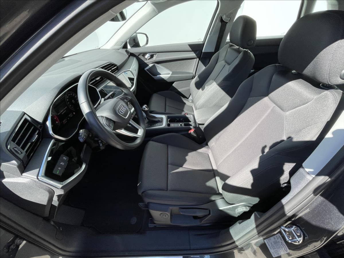 Audi Q3, 1,5 35 TFSI A7 S line Gravity - fotka 4