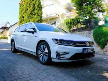 VW Passat GTE 2016 e-manažer