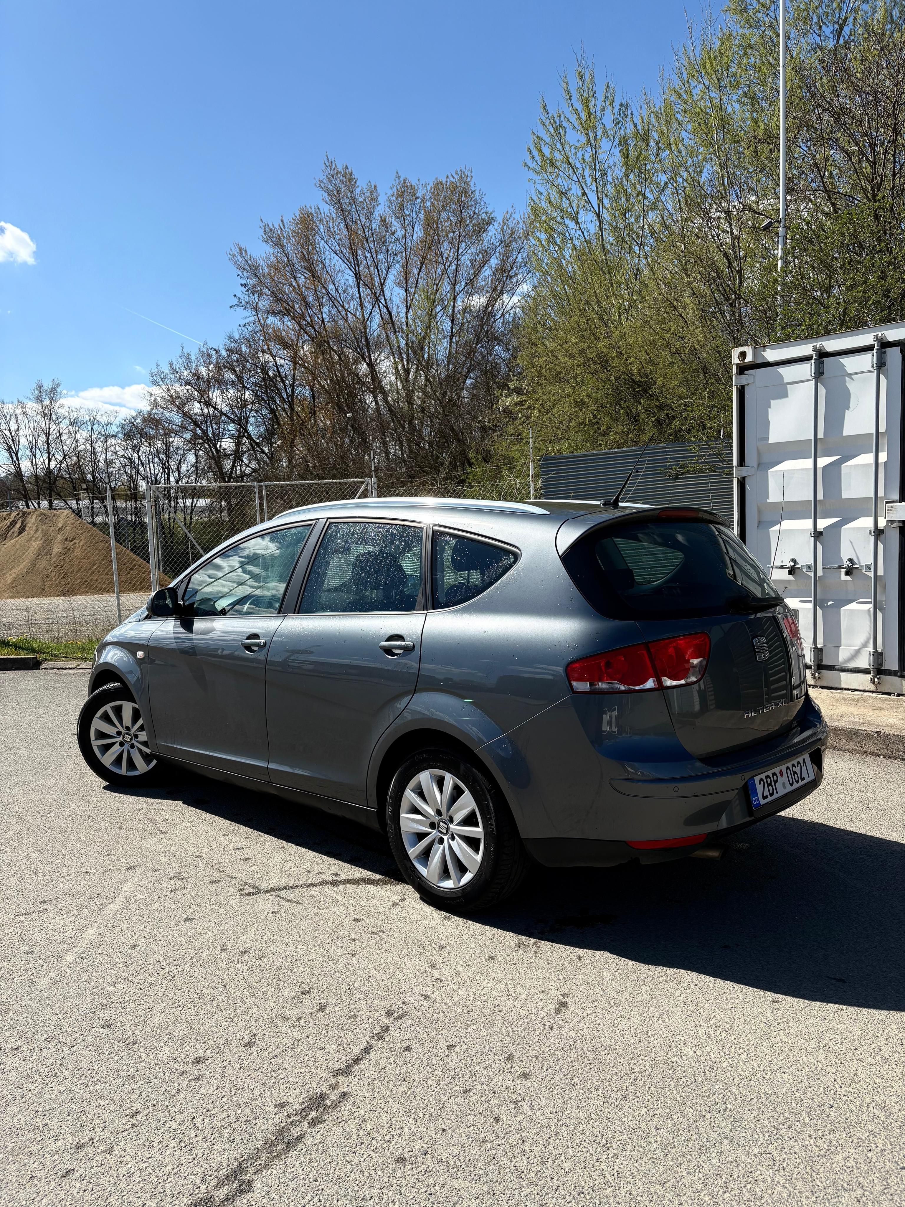 Seat Altea, XL 1.6TDi 77kW+DVD+NAVI - fotka 4