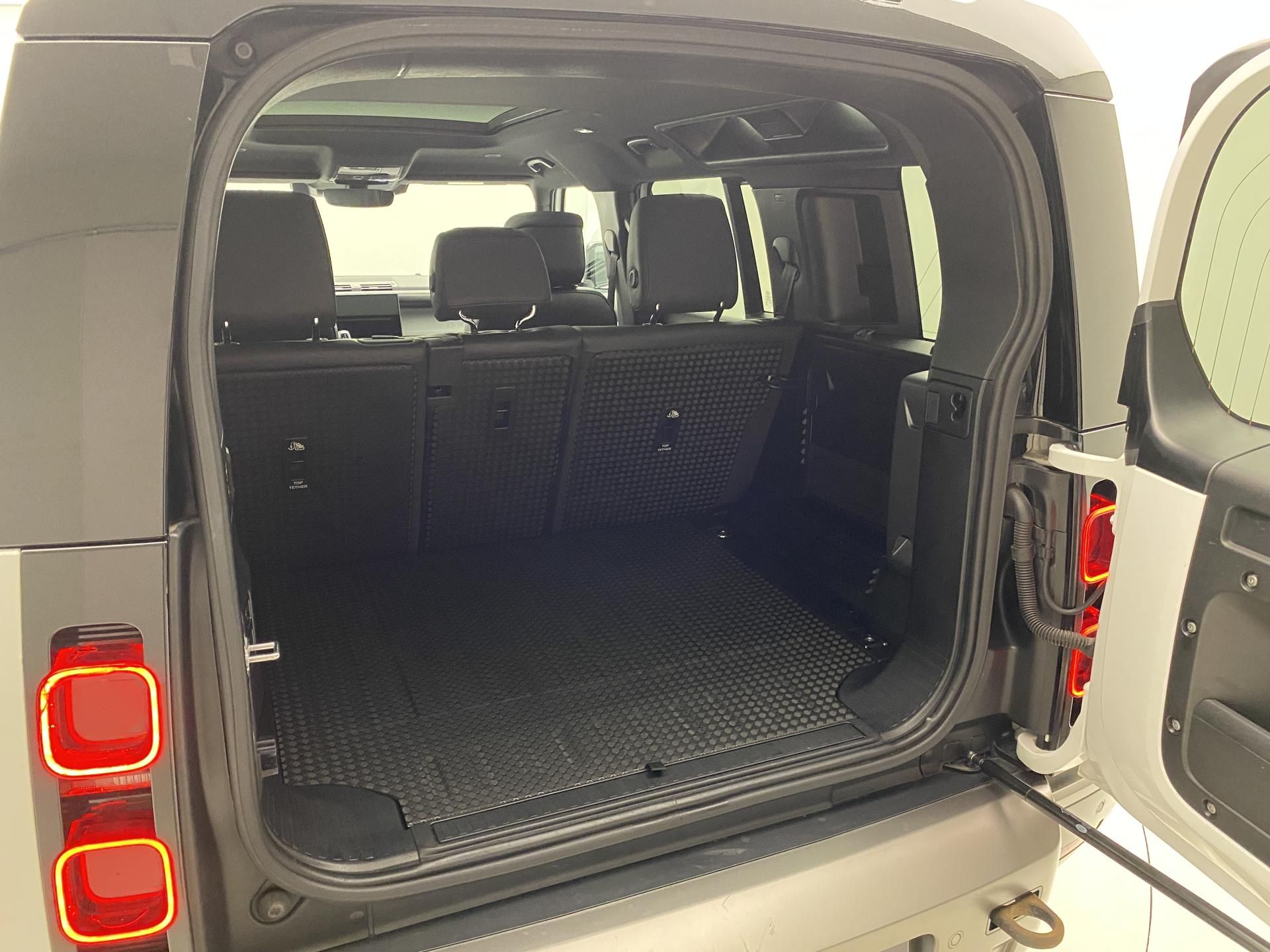 Land Rover Defender, P400 X-DYNAMIC HSE AWD AUT CZ - fotka 5