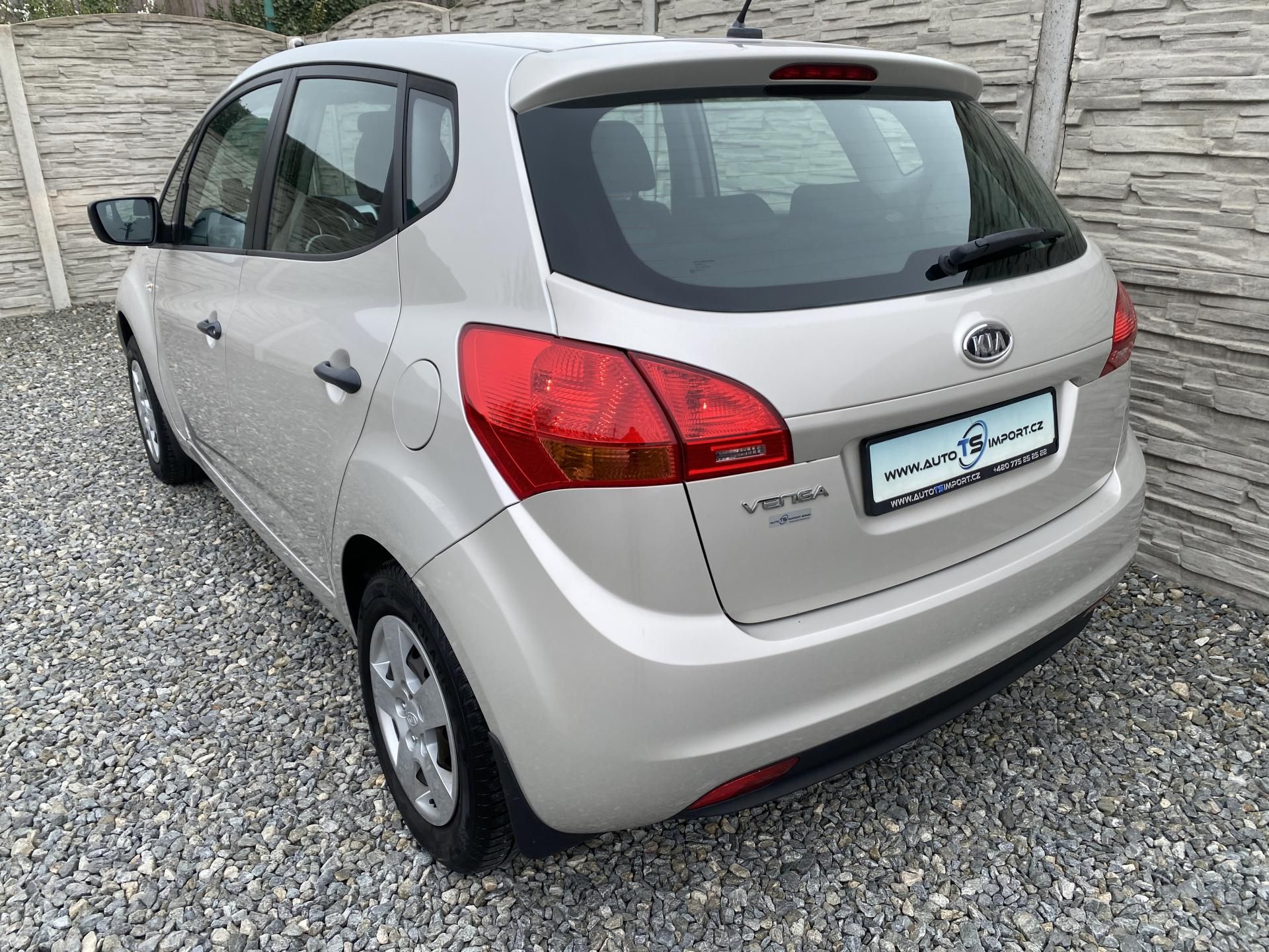 Kia Venga, 1.4i 16v 90PS KLIMA SERVIS!!! - fotka 3