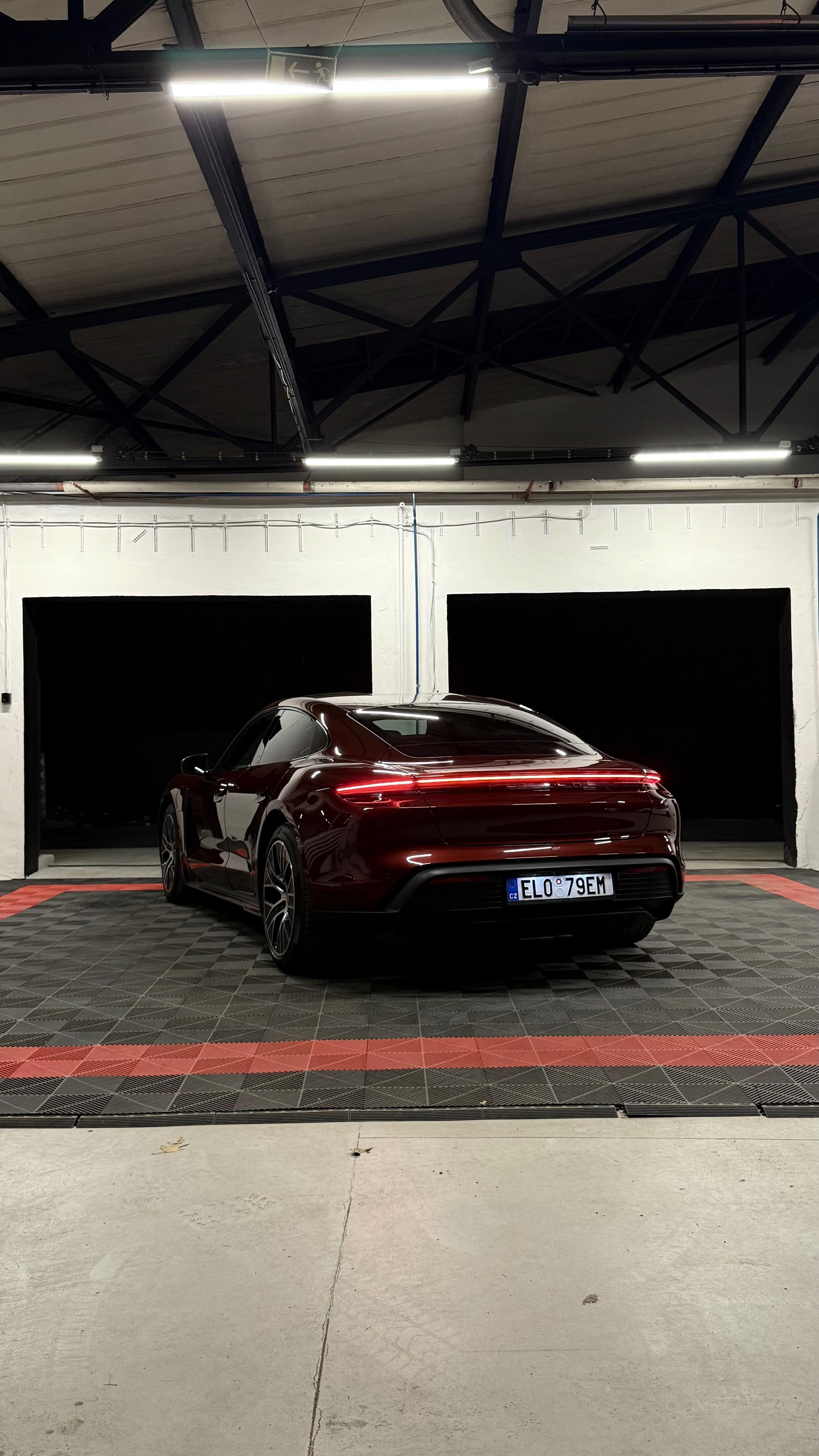 Porsche Taycan - fotka 6