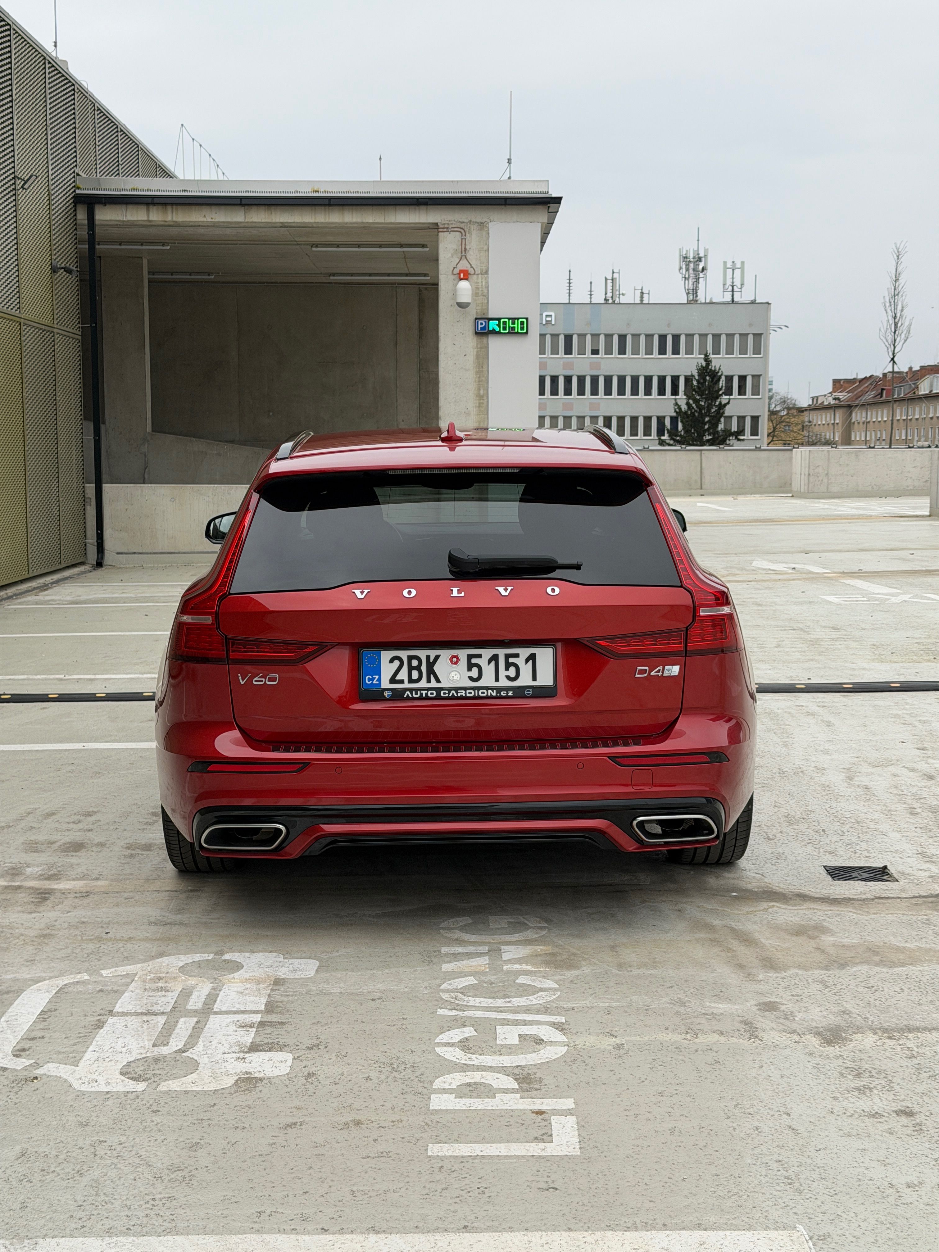 Volvo V60, D4 FWD R-DESIGN POLESTAR - fotka 6