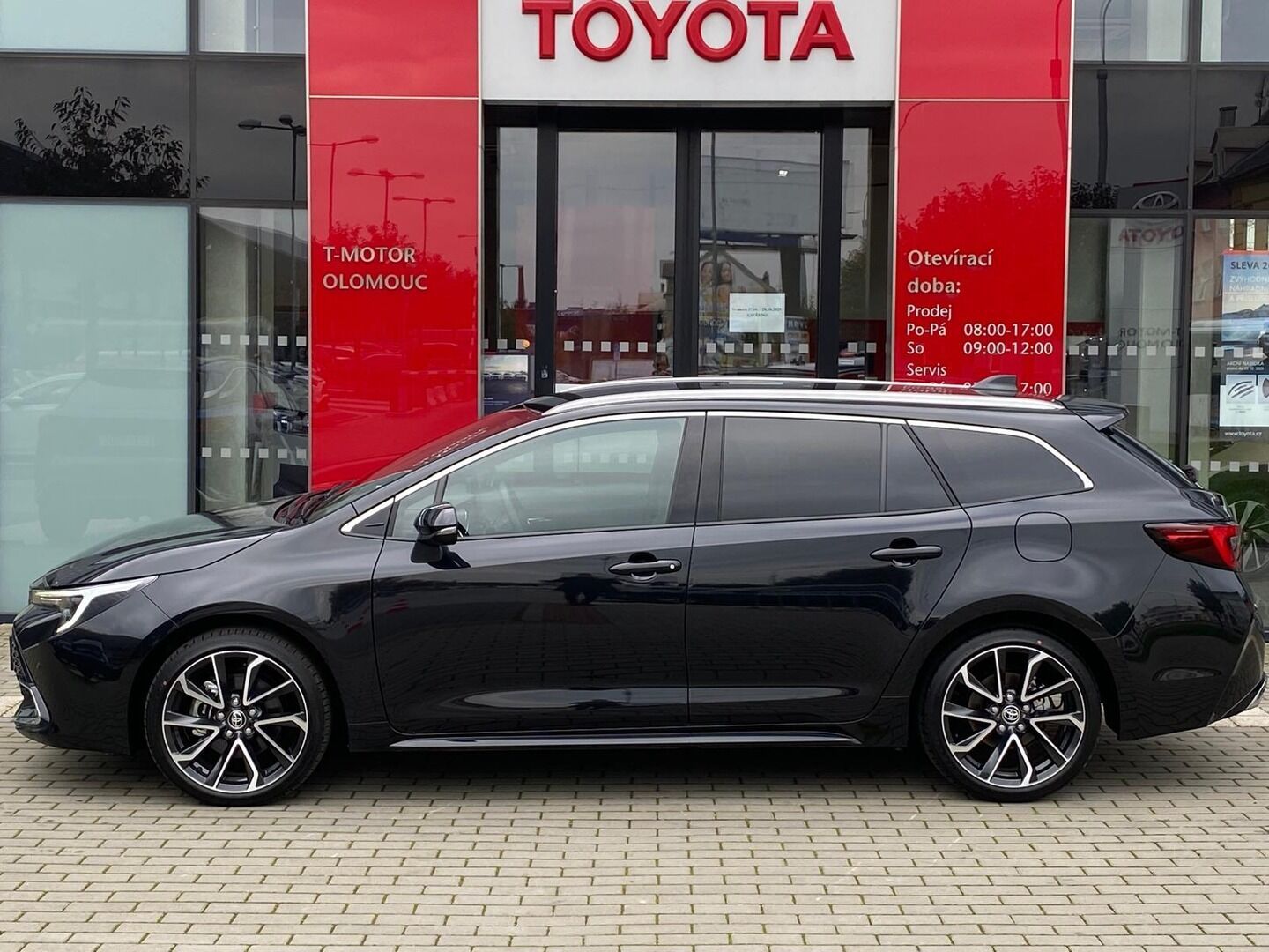 Toyota Corolla, 2.0 Hybrid Executive - fotka 2