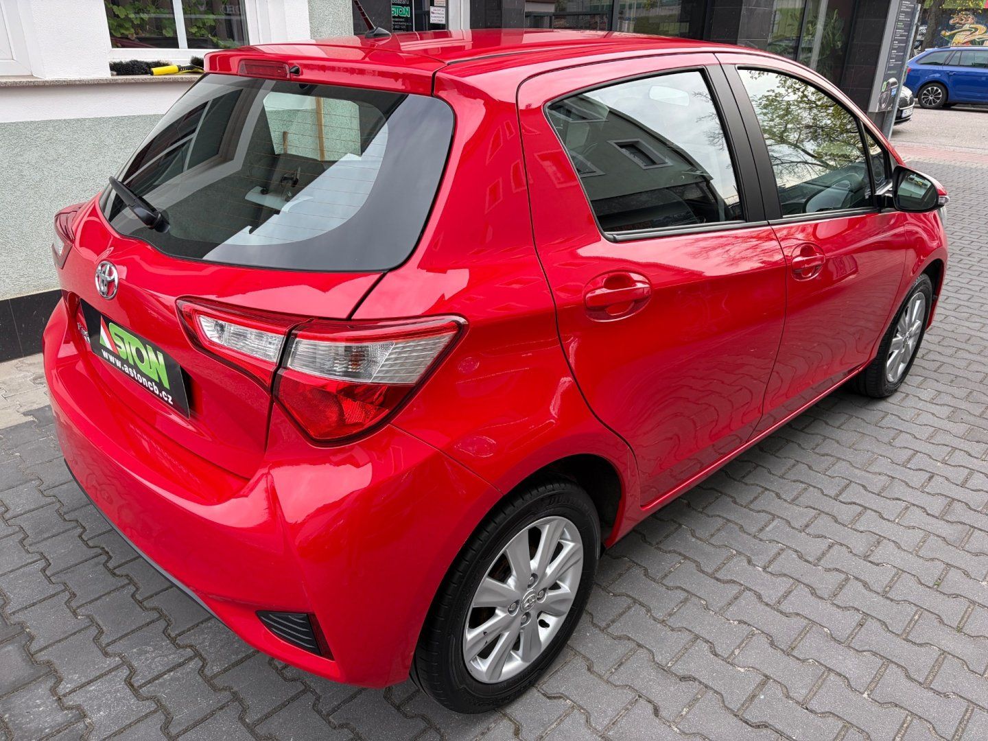 Toyota Yaris, 1,0i klima, 2 x kola - fotka 6
