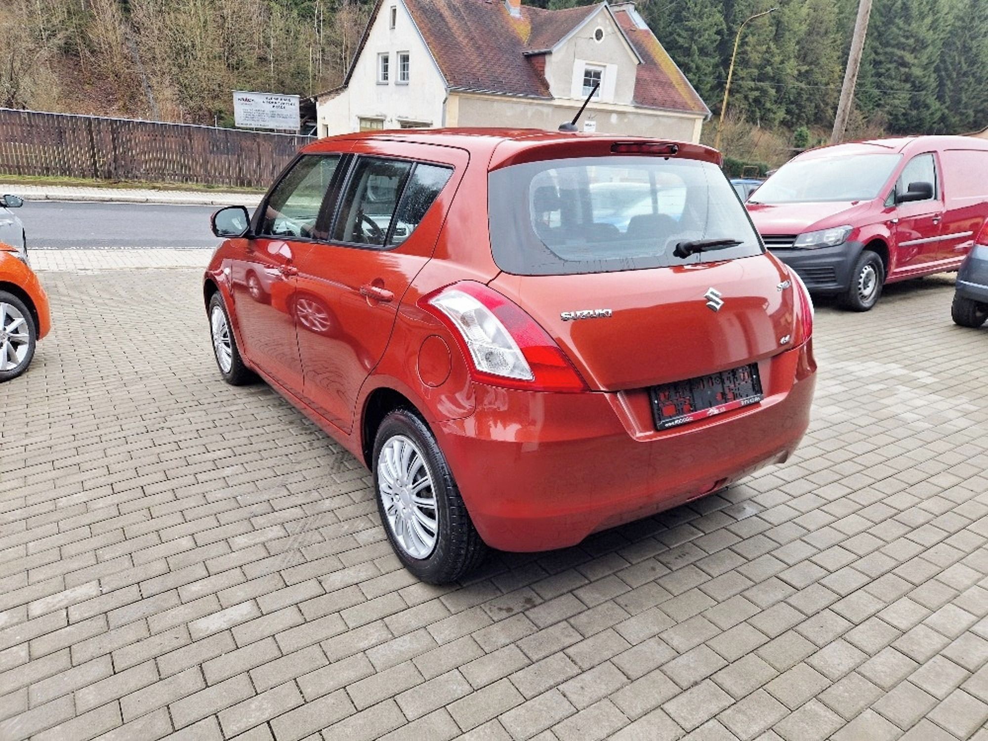 Suzuki Swift, 1.2i (69 kW), 4x4, plný servis - fotka 3