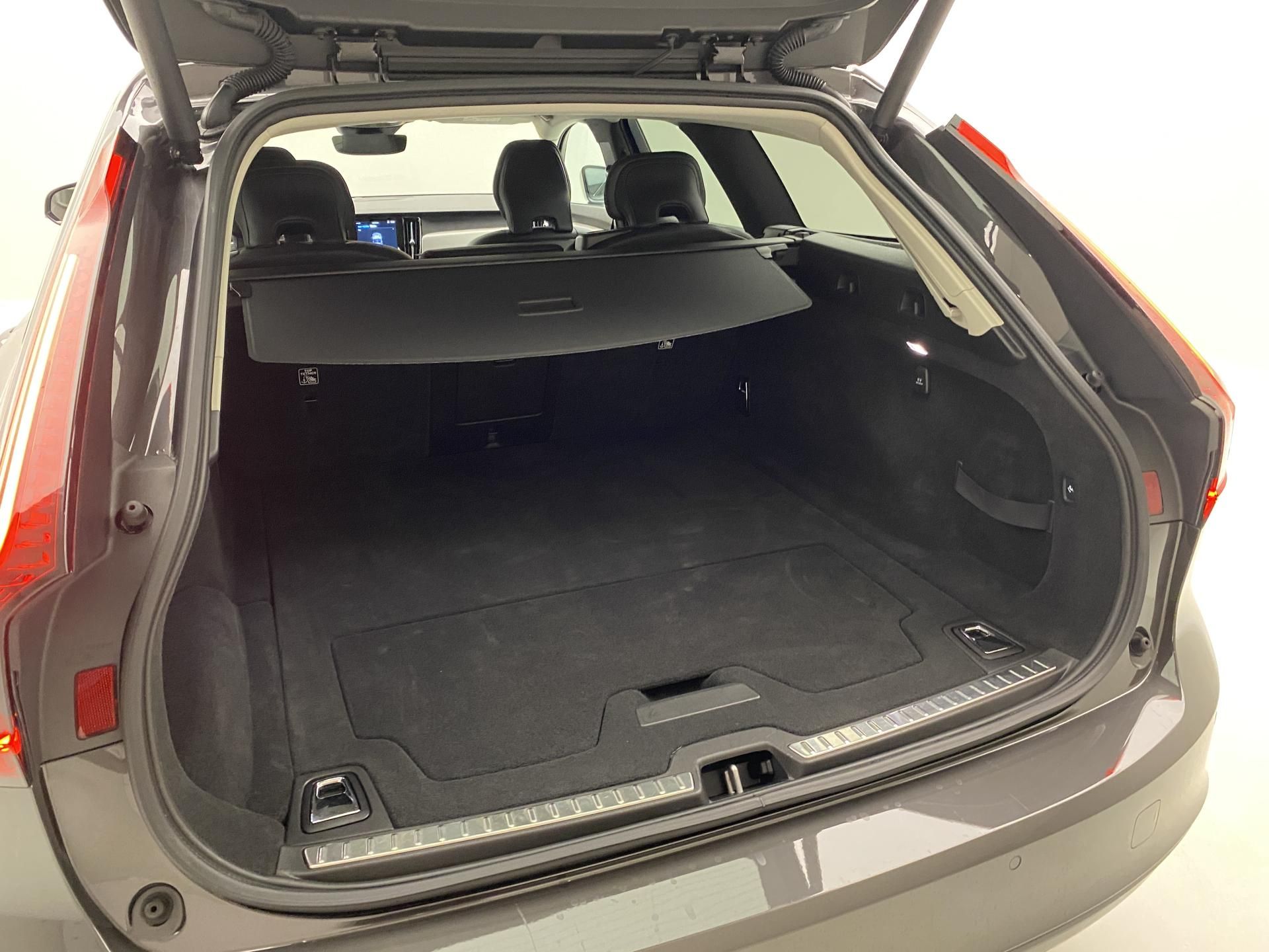 Volvo V90, T6 AWD PLUG-IN DARK PLUS AUT - fotka 6