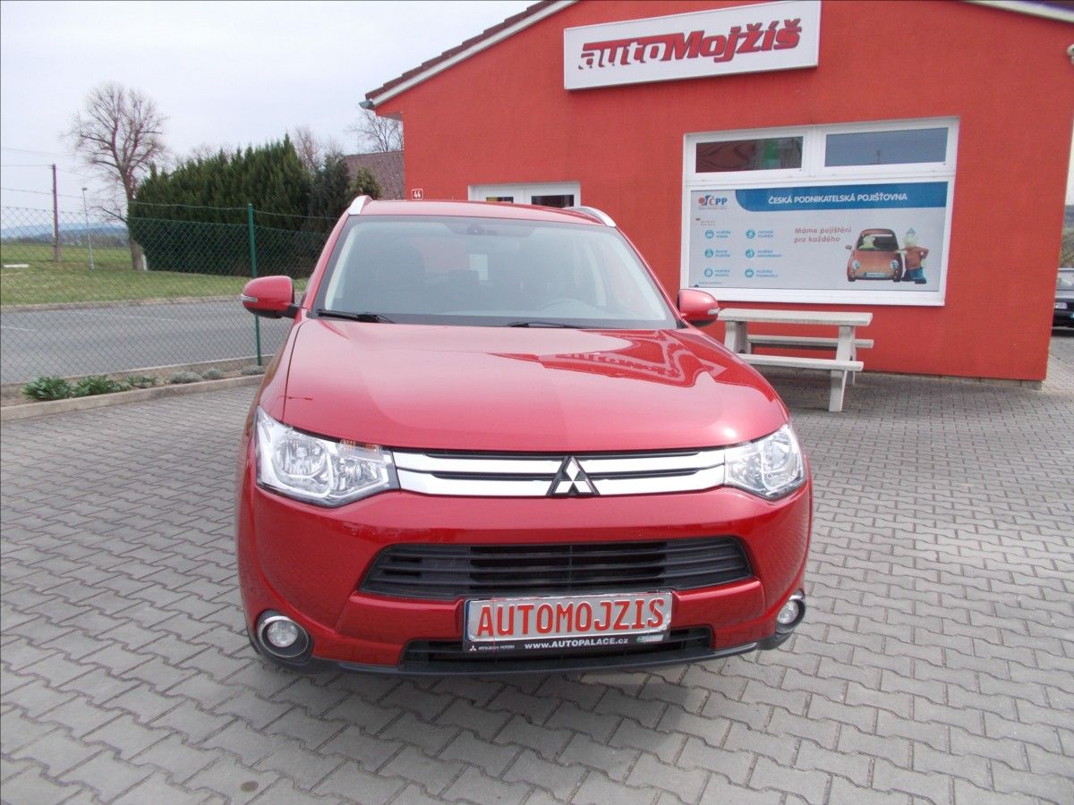 Mitsubishi Outlander, 2,0 16V 1.MAJITEL ČR 68500 KM - fotka 2