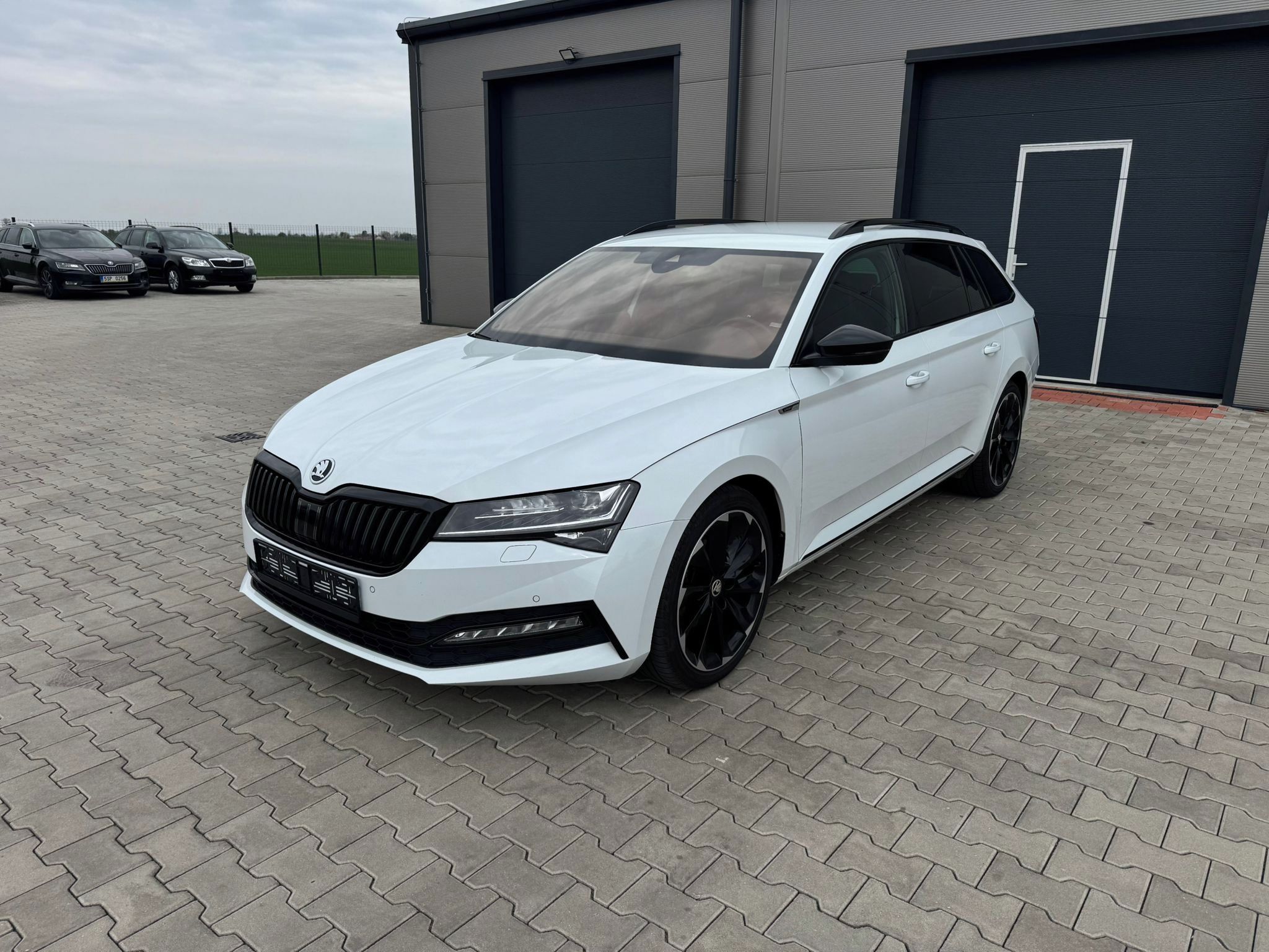 Škoda Superb, sportline, dsg, 4x4, tažné - fotka 3