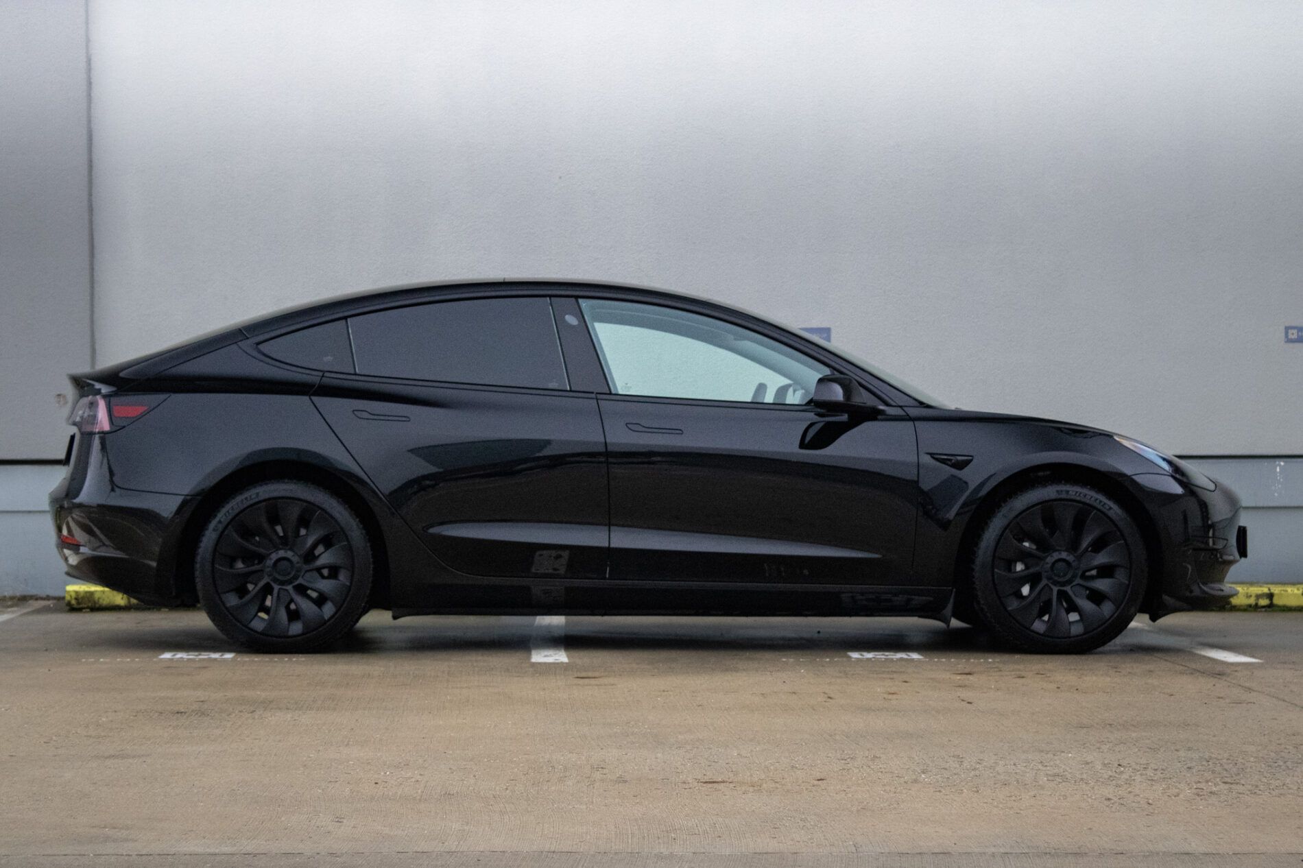 Tesla Model 3 - fotka 4