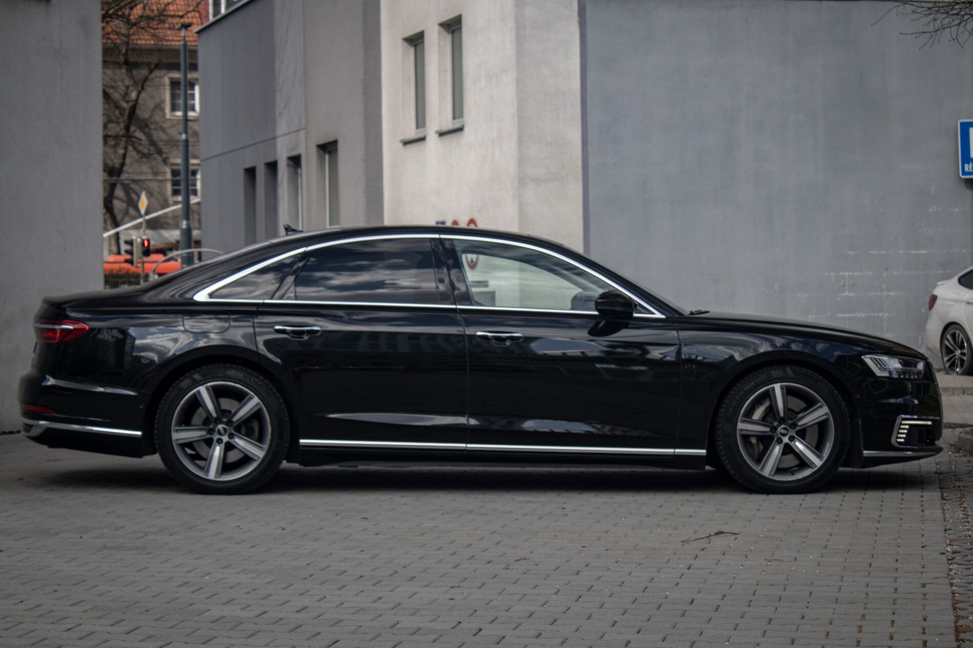 Audi A8 - fotka 4