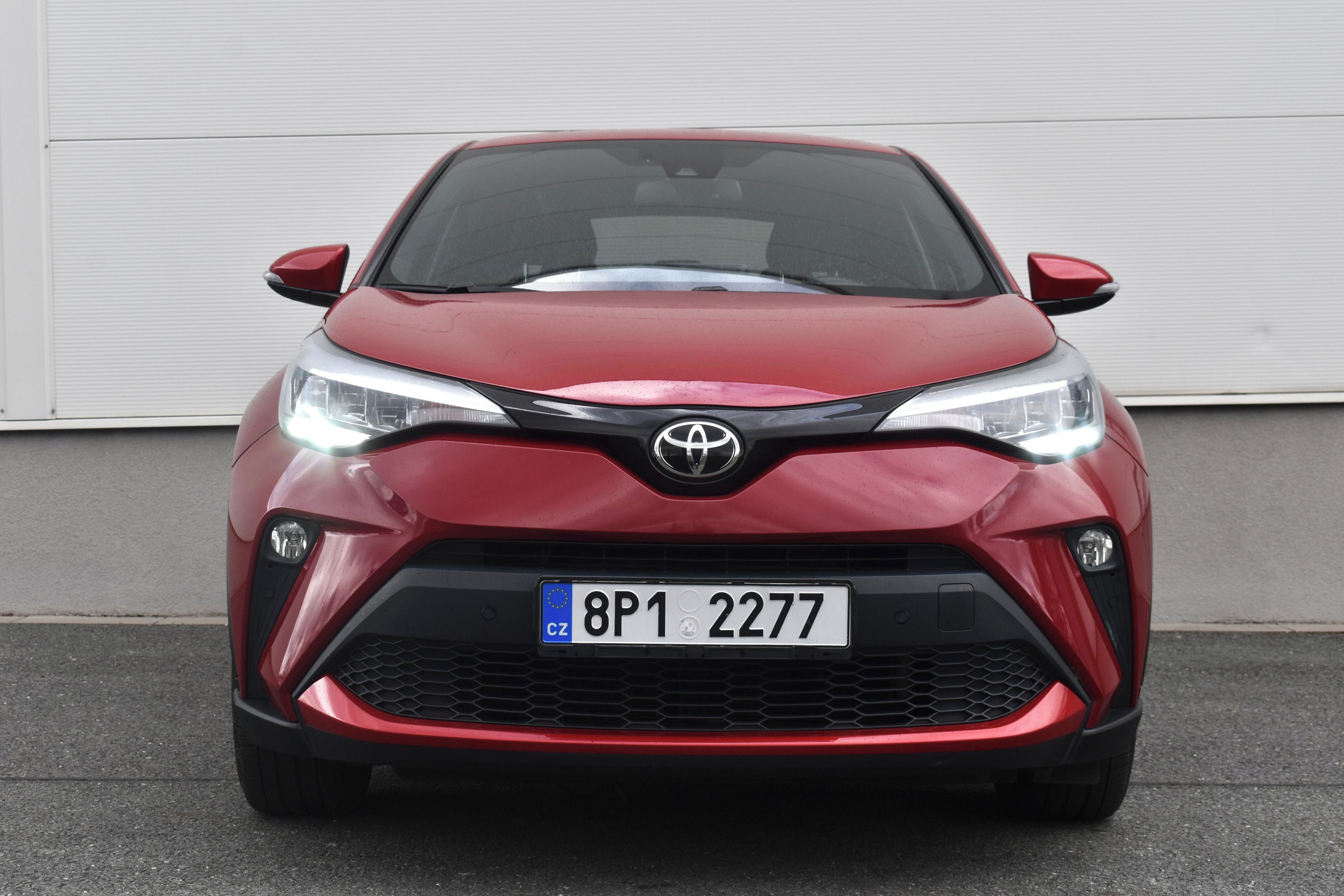 Toyota C-HR, 1.2 Turbo/2020/85kW/MANUÁL - fotka 2