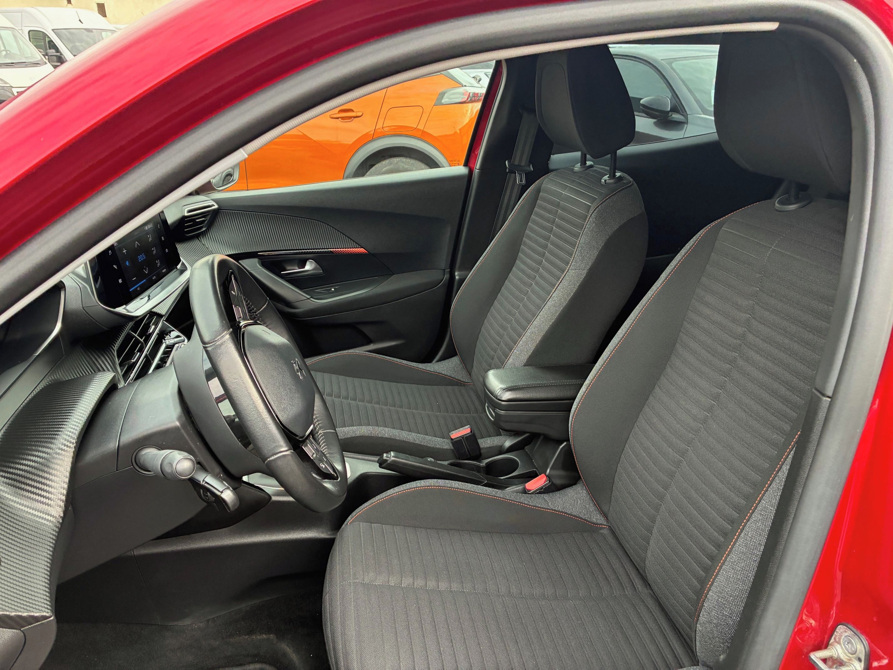 Peugeot 2008, 1,2 PureTech Active Pack  100k - fotka 6