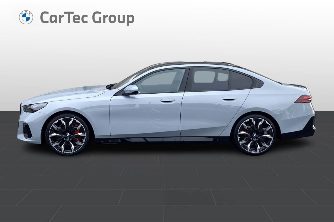 BMW Řada 5, 540d xDrive Sedan - fotka 4
